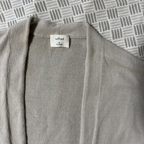 Wilfred Aritzia | Cream | Drop Shoulder Cardigan | Medium - Picture 5 of 9